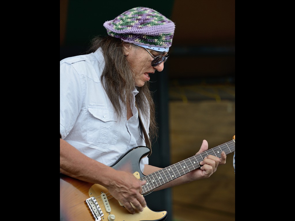 keith_secola_and_wild_band_of_indians_D80_0754